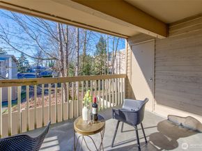 725 9th Avenue S 202, Kirkland WA 98033