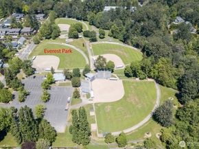 725 9th Avenue S 202, Kirkland WA 98033