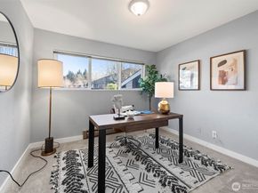 725 9th Avenue S 202, Kirkland WA 98033