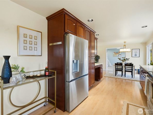 7503 212th Street SW B302, Edmonds WA 98026