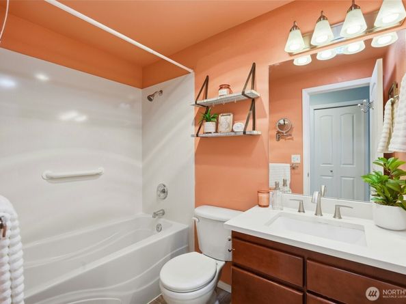 7503 212th Street SW B302, Edmonds WA 98026