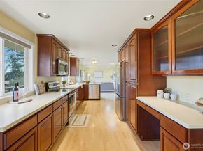 7503 212th Street SW B302, Edmonds WA 98026