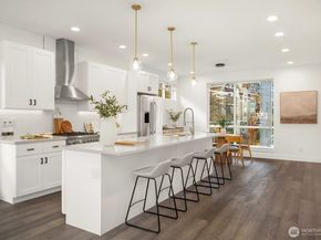 7721 NE 175th Street 104, Kenmore WA 98028