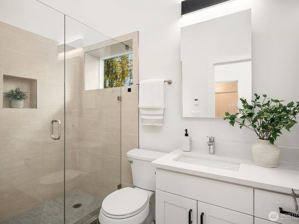 7721 NE 175th Street 104, Kenmore WA 98028