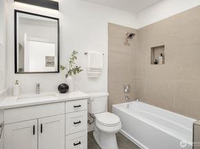 7721 NE 175th Street 104, Kenmore WA 98028