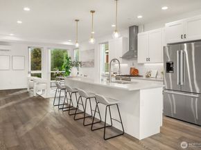 7721 NE 175th Street 104, Kenmore WA 98028