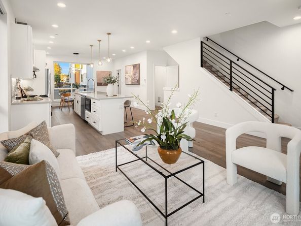 7721 NE 175th Street 104, Kenmore WA 98028