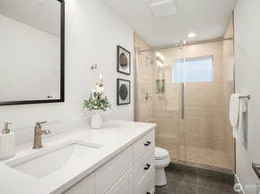 7721 NE 175th Street 104, Kenmore WA 98028