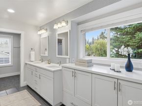 21505 W 84th Avenue W, Edmonds WA 98026