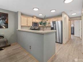 1981 24th Avenue NE 104, Issaquah WA 98029