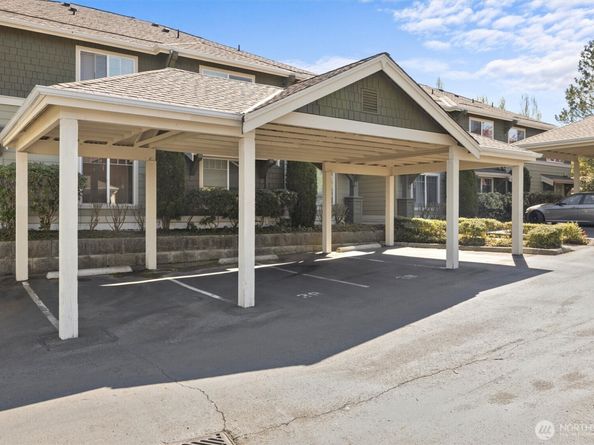 1981 24th Avenue NE 104, Issaquah WA 98029