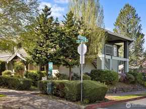 1981 24th Avenue NE 104, Issaquah WA 98029