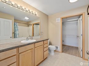 1981 24th Avenue NE 104, Issaquah WA 98029