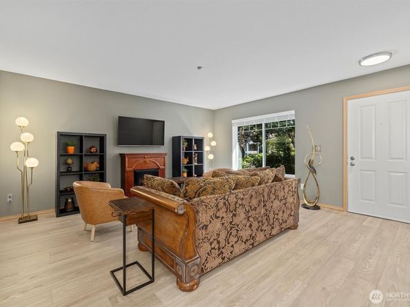 1981 24th Avenue NE 104, Issaquah WA 98029