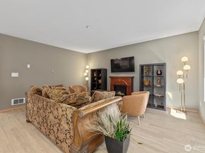 1981 24th Avenue NE 104, Issaquah WA 98029