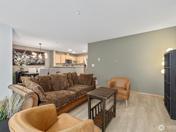 1981 24th Avenue NE 104, Issaquah WA 98029