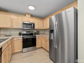 1981 24th Avenue NE 104, Issaquah WA 98029