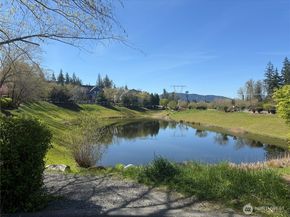 1981 24th Avenue NE 104, Issaquah WA 98029