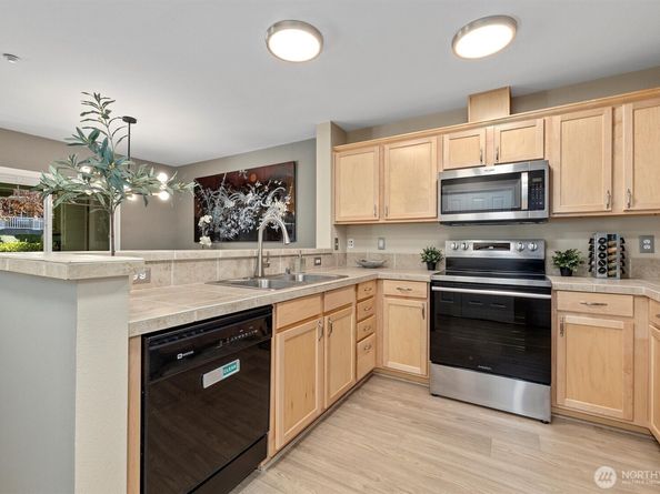 1981 24th Avenue NE 104, Issaquah WA 98029