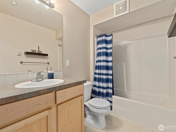 1981 24th Avenue NE 104, Issaquah WA 98029