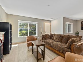 1981 24th Avenue NE 104, Issaquah WA 98029