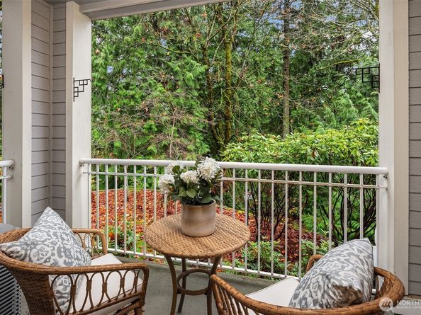 4535 Providence Point Place SE 103, Issaquah WA 98029