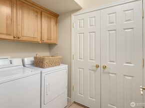 4535 Providence Point Place SE 103, Issaquah WA 98029