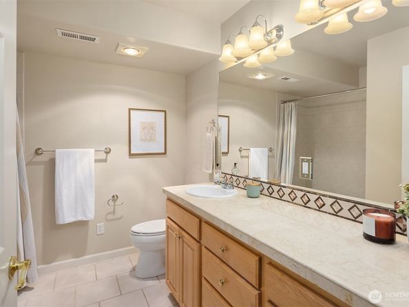 4535 Providence Point Place SE 103, Issaquah WA 98029