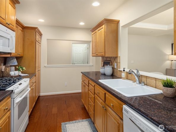 4535 Providence Point Place SE 103, Issaquah WA 98029