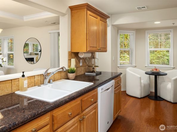 4535 Providence Point Place SE 103, Issaquah WA 98029