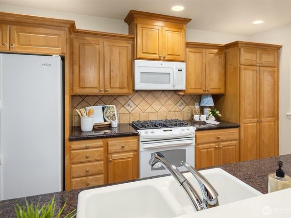 4535 Providence Point Place SE 103, Issaquah WA 98029