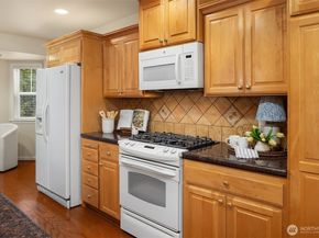 4535 Providence Point Place SE 103, Issaquah WA 98029