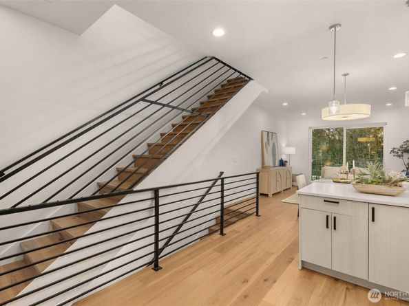 12701 NE 144th ST #F, Kirkland WA 98034