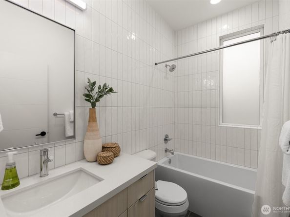 12701 NE 144th ST #F, Kirkland WA 98034