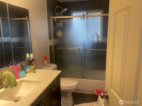 3701 SW 105th Street, Seattle WA 98146