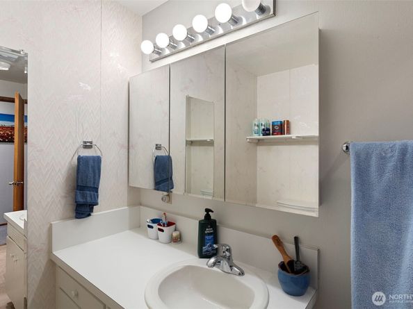 8421 Cascadia Avenue, Everett WA 98208