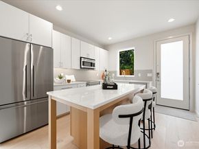 13047 39th Avenue NE B, Seattle WA 98125