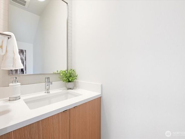 13047 39th Avenue NE B, Seattle WA 98125