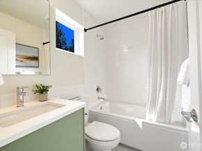 13047 39th Avenue NE B, Seattle WA 98125