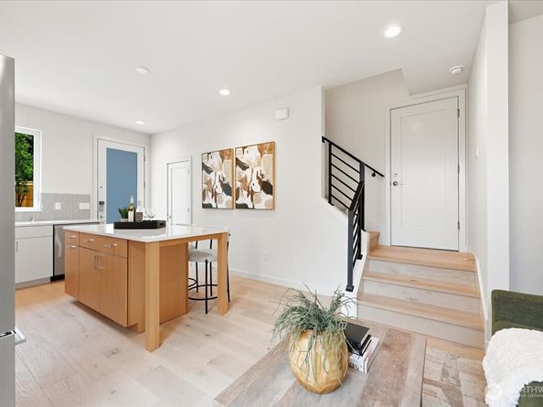 13047 39th Avenue NE B, Seattle WA 98125