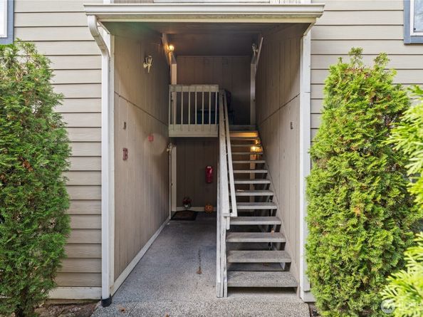 20032 66th Place W B3, Lynnwood WA 98036