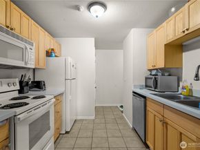 20032 66th Place W B3, Lynnwood WA 98036