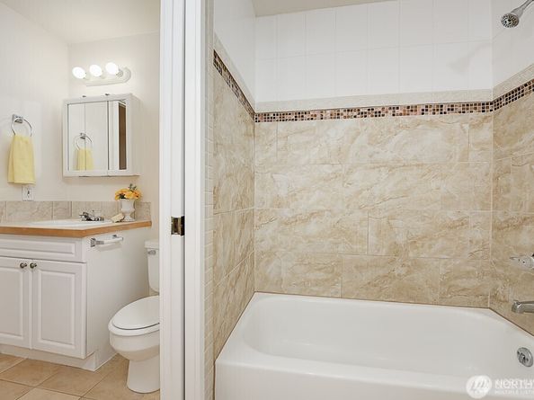 20032 66th Place W B3, Lynnwood WA 98036