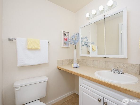 20032 66th Place W B3, Lynnwood WA 98036