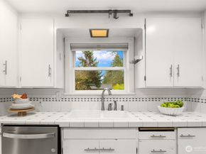 14021 27th Avenue NE, Seattle WA 98125