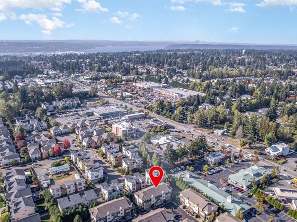 325 Chelan Place NE D1, Renton WA 98059