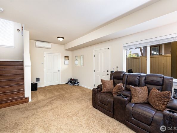 325 Chelan Place NE D1, Renton WA 98059