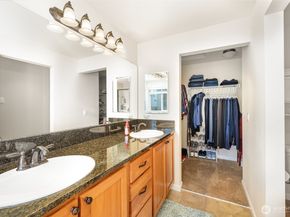 325 Chelan Place NE D1, Renton WA 98059