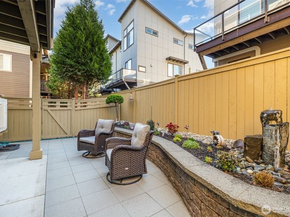 325 Chelan Place NE D1, Renton WA 98059