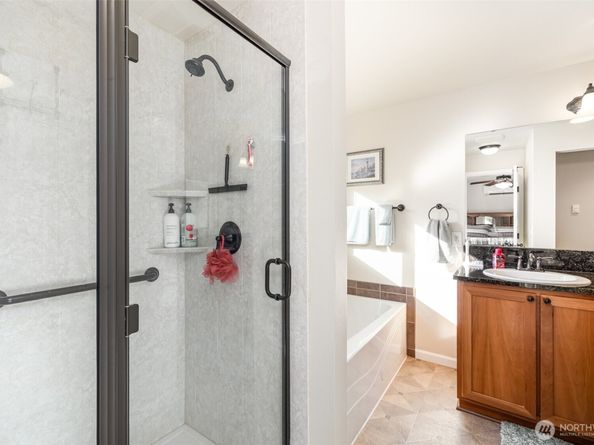 325 Chelan Place NE D1, Renton WA 98059